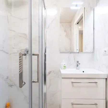 Menabrea Flat * ميلان